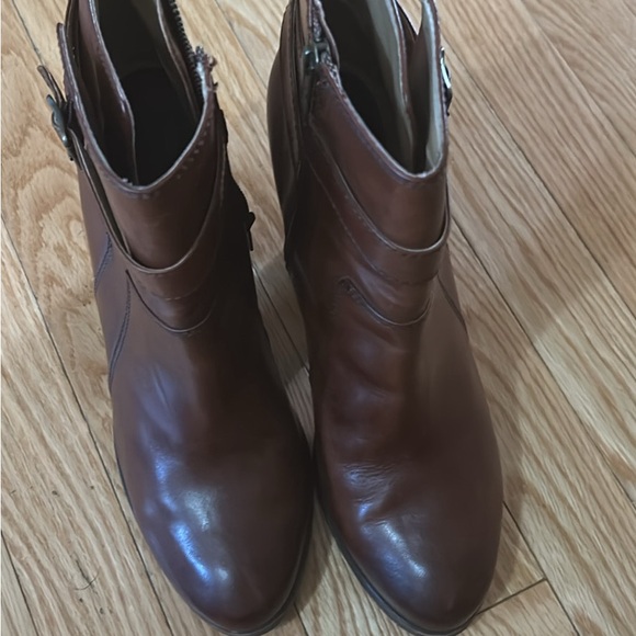 Frye booties. Worn only once inside, I bought them too large - Picture 2 of 3